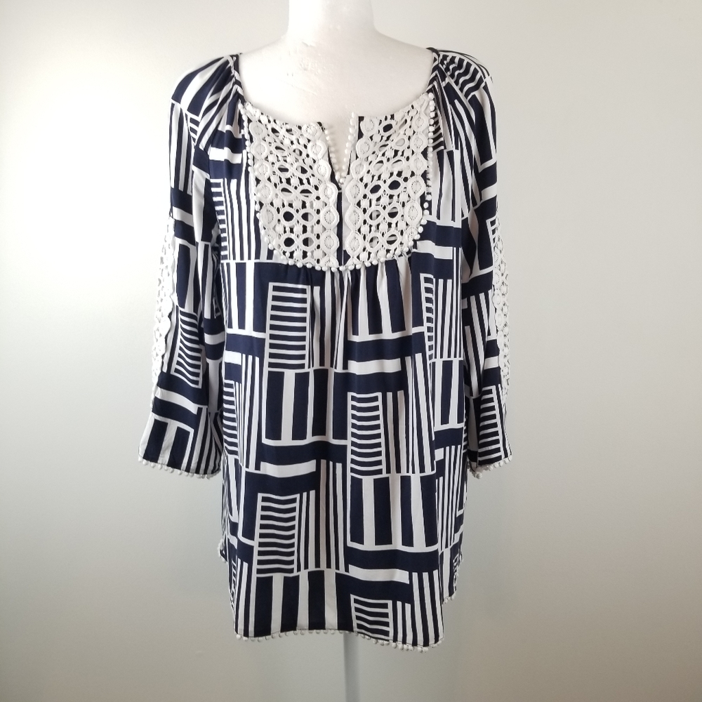 Crown & Ivy Boho Crochet Lace Tunic Top Blue White Geometric Print Medium